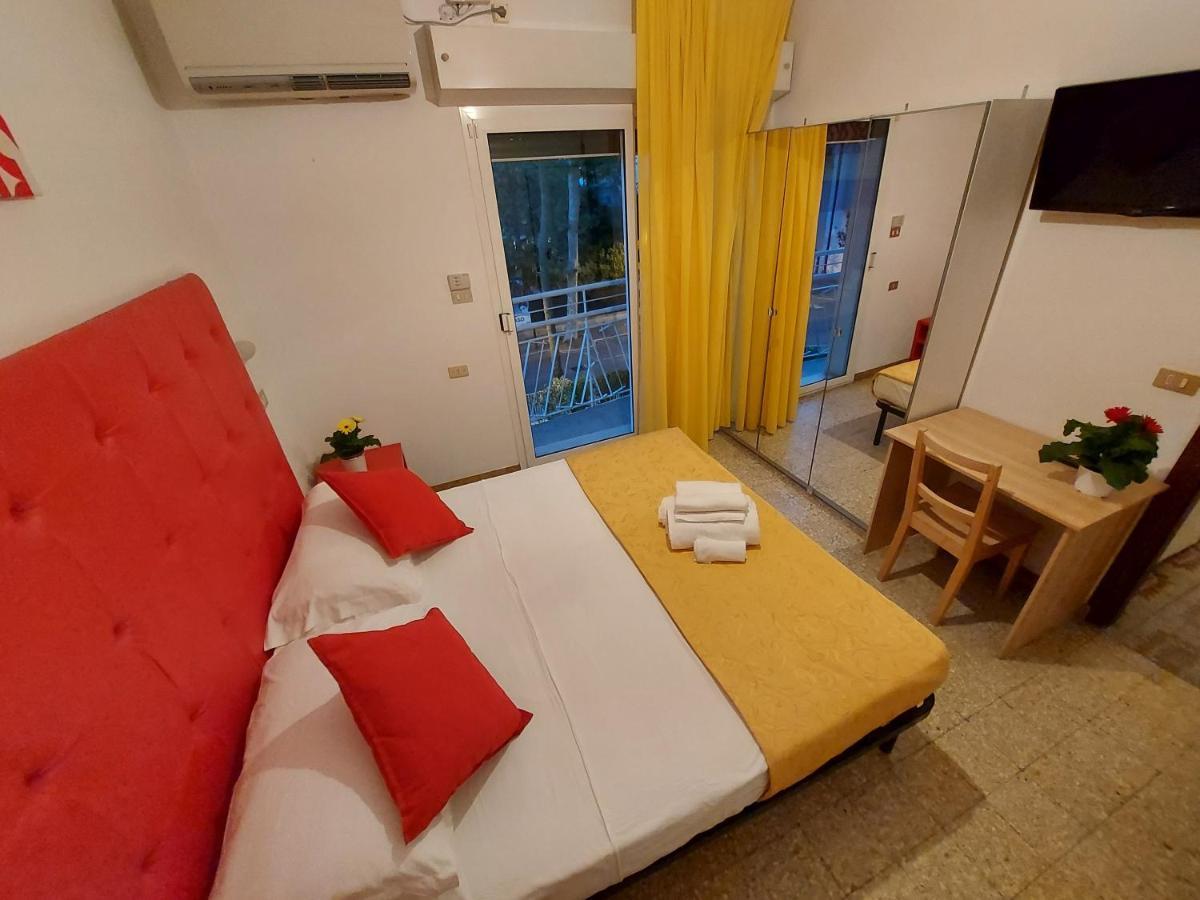 Hotel Senza Pensieri Riccione Exterior photo